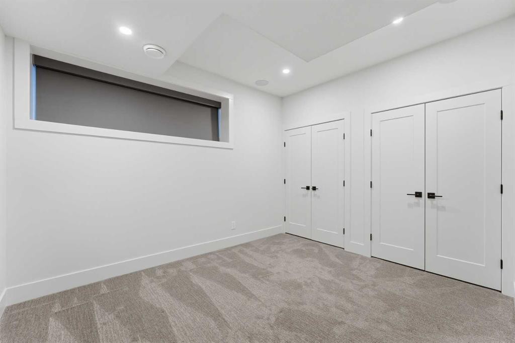 631 55 Avenue Sw, Calgary, AB - Indoor Photo Showing Other Room