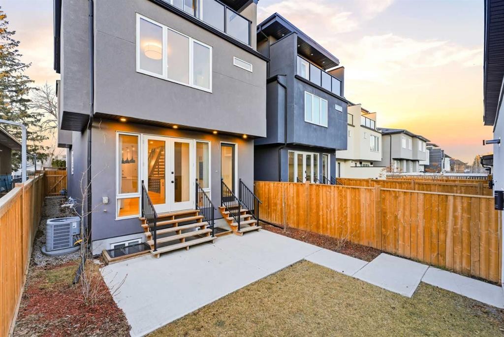 631 55 Avenue Sw, Calgary, AB - Outdoor With Exterior