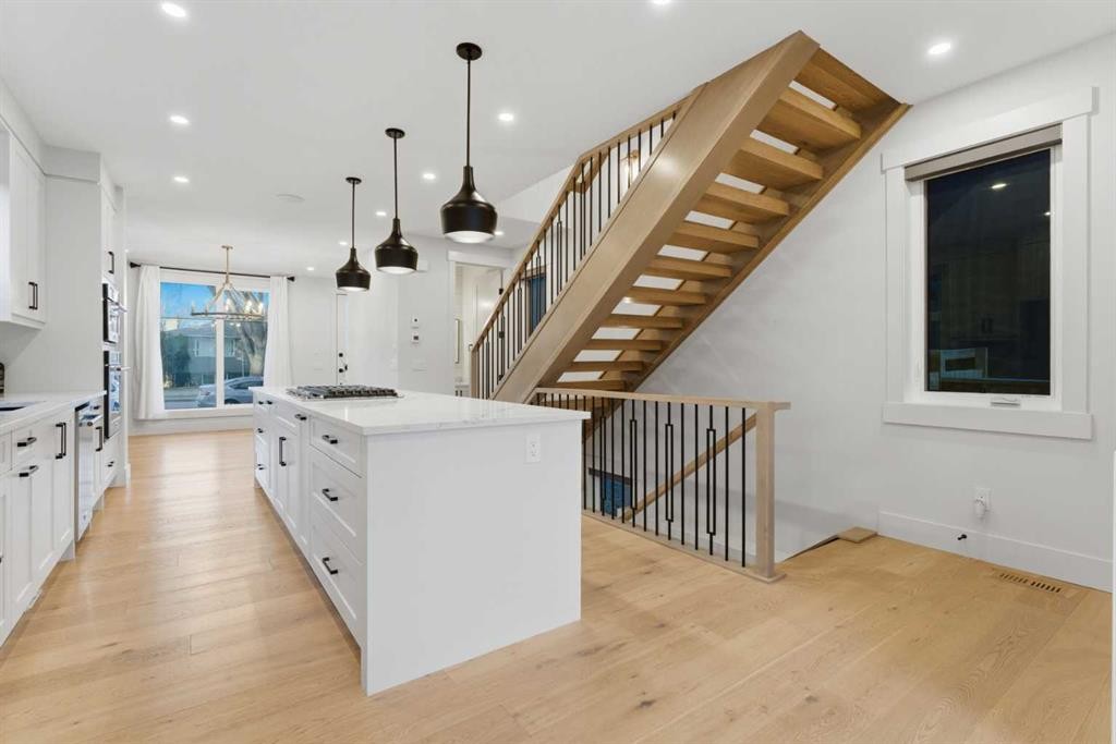 631 55 Avenue Sw, Calgary, AB - Indoor