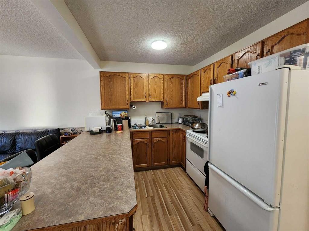 9 Country Hills Rise Nw, Calgary, AB - Indoor Photo Showing Kitchen