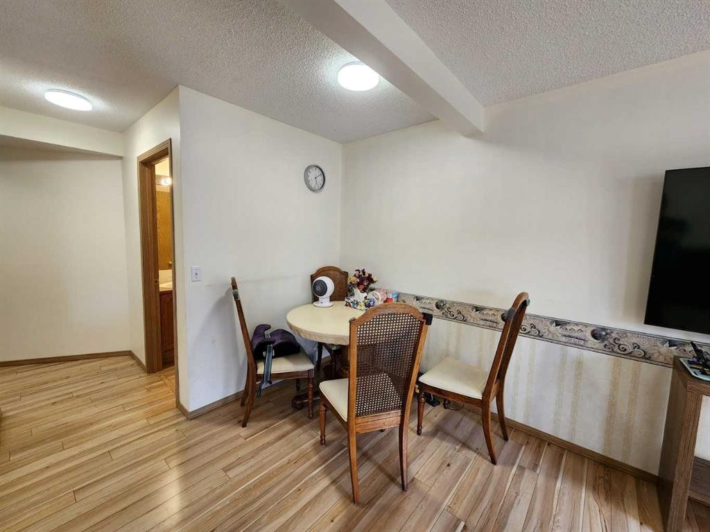 9 Country Hills Rise Nw, Calgary, AB - Indoor Photo Showing Dining Room