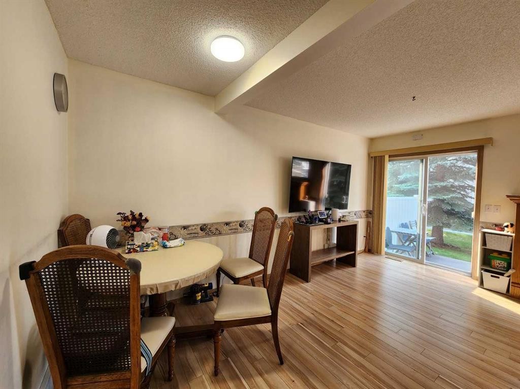 9 Country Hills Rise Nw, Calgary, AB - Indoor Photo Showing Dining Room