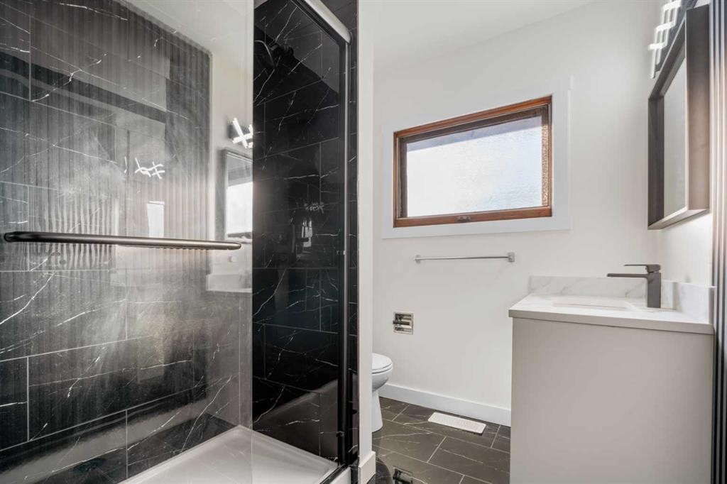 4720 Fordham Crescent Se, Calgary, AB - Indoor Photo Showing Bathroom