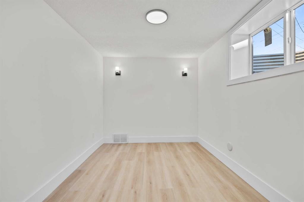 4720 Fordham Crescent Se, Calgary, AB - Indoor Photo Showing Other Room