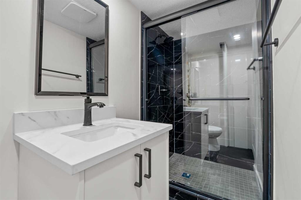 4720 Fordham Crescent Se, Calgary, AB - Indoor Photo Showing Bathroom