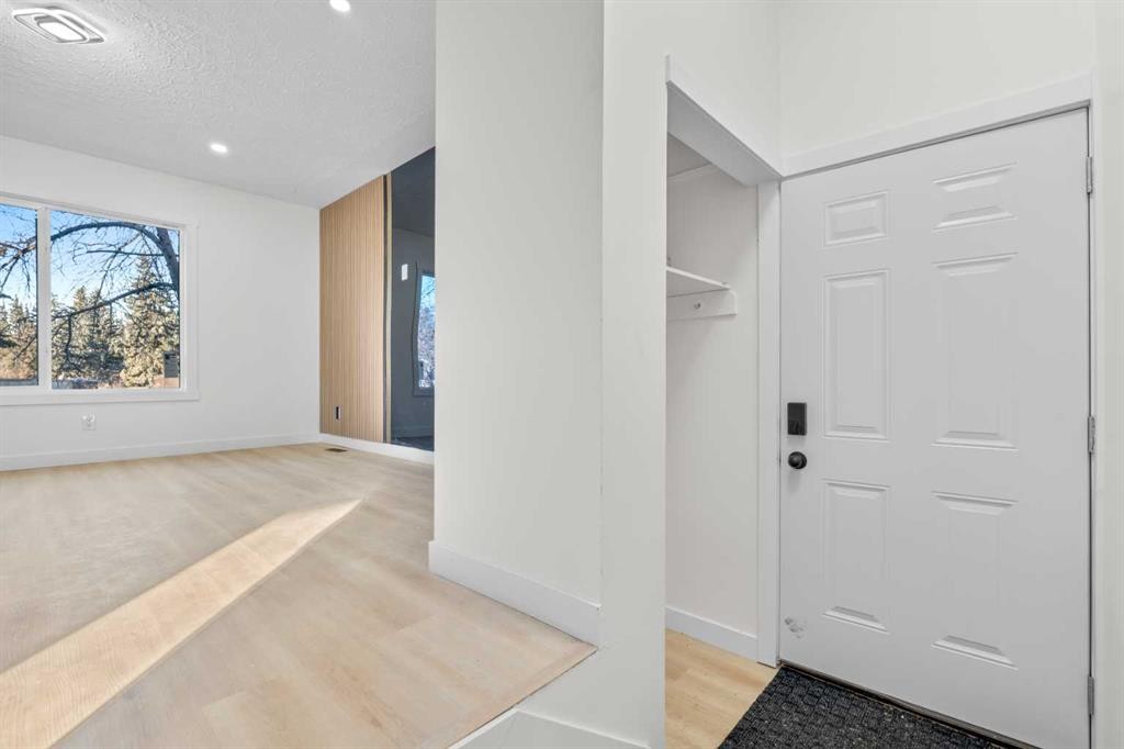 4720 Fordham Crescent Se, Calgary, AB - Indoor Photo Showing Other Room