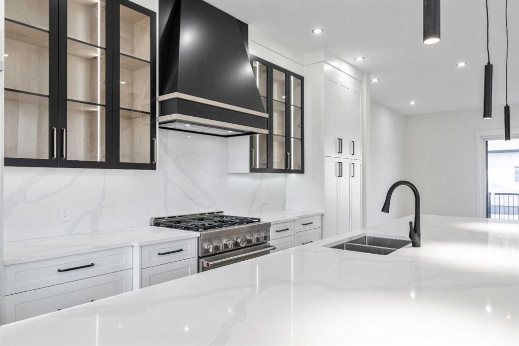 1417 42 Street Sw, Calgary, AB - Indoor Photo Showing Kitchen With Double Sink With Upgraded Kitchen