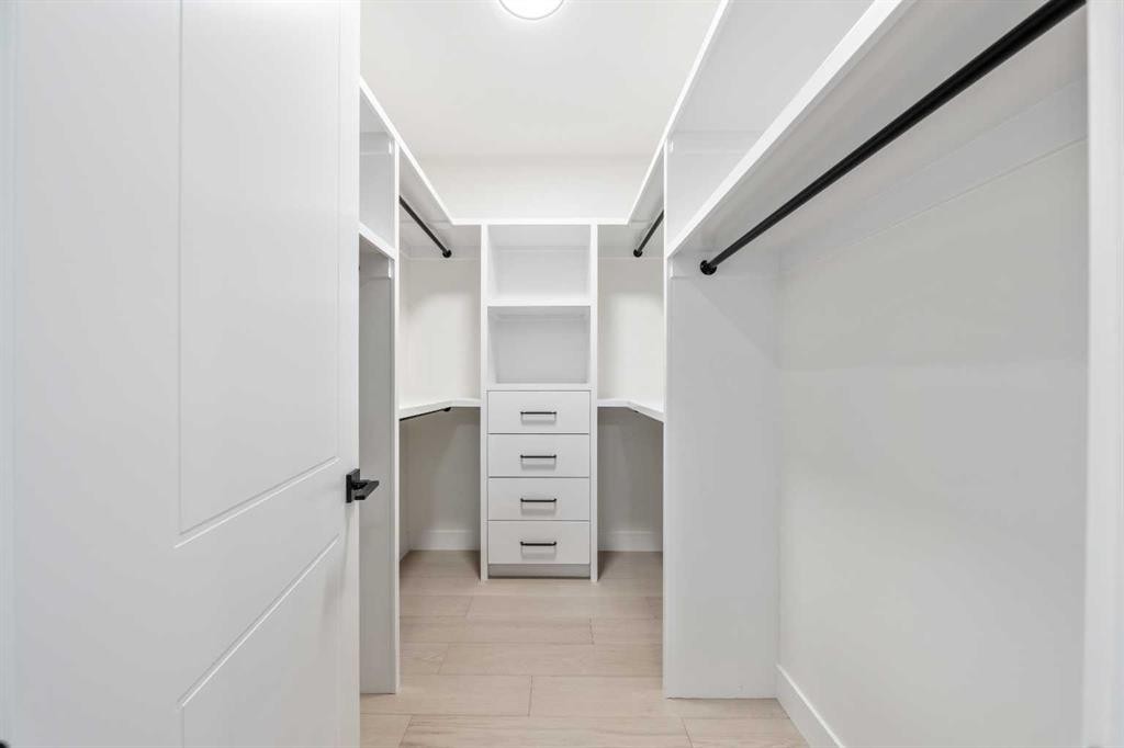 1417 42 Street Sw, Calgary, AB - Indoor Photo Showing Other Room