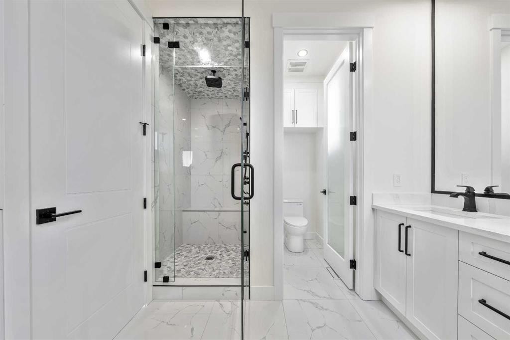 1417 42 Street Sw, Calgary, AB - Indoor Photo Showing Bathroom