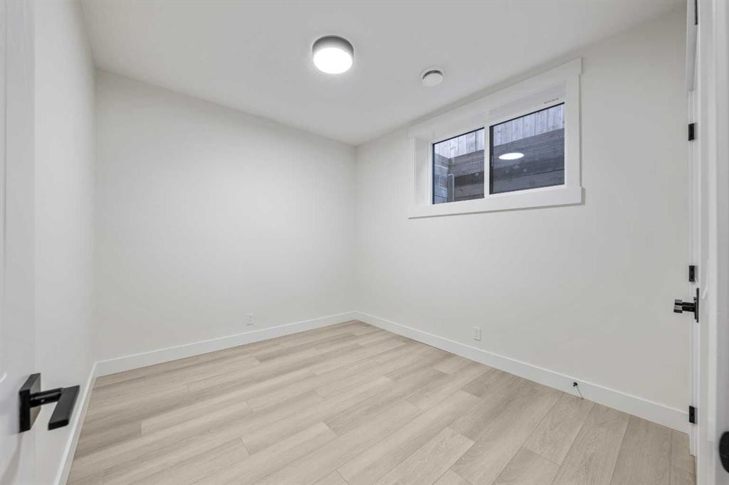 1417 42 Street Sw, Calgary, AB - Indoor Photo Showing Other Room