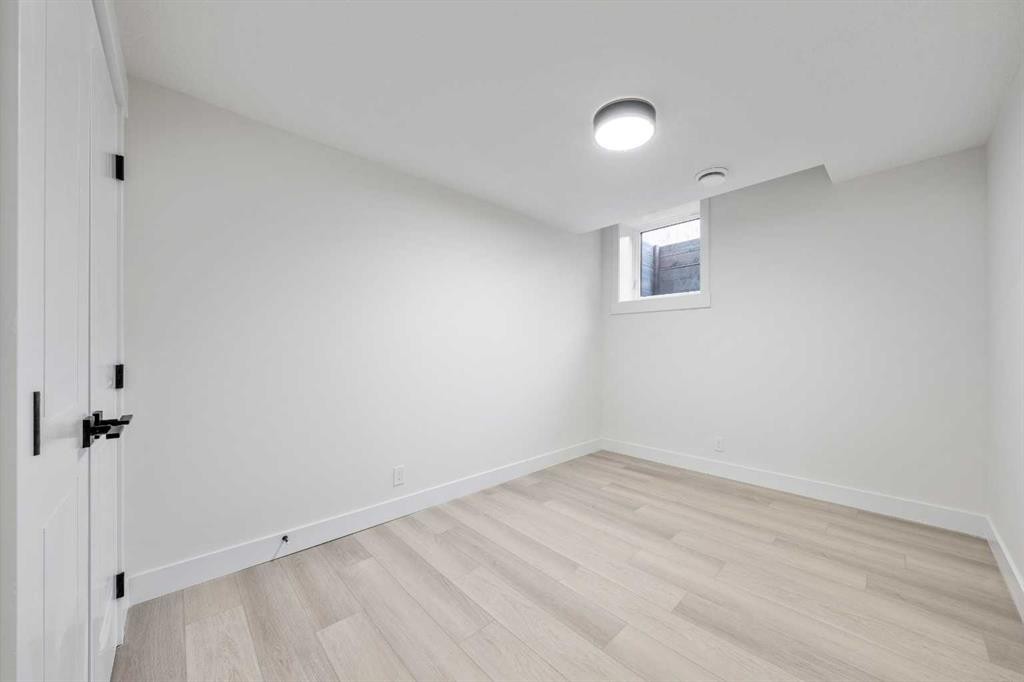 1417 42 Street Sw, Calgary, AB - Indoor Photo Showing Other Room