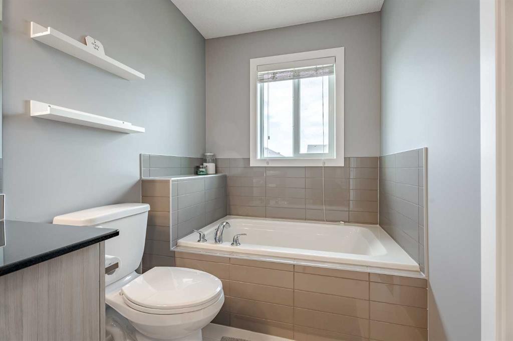 110 Skyview Ranch Manor Ne, Calgary, AB - Indoor Photo Showing Bathroom