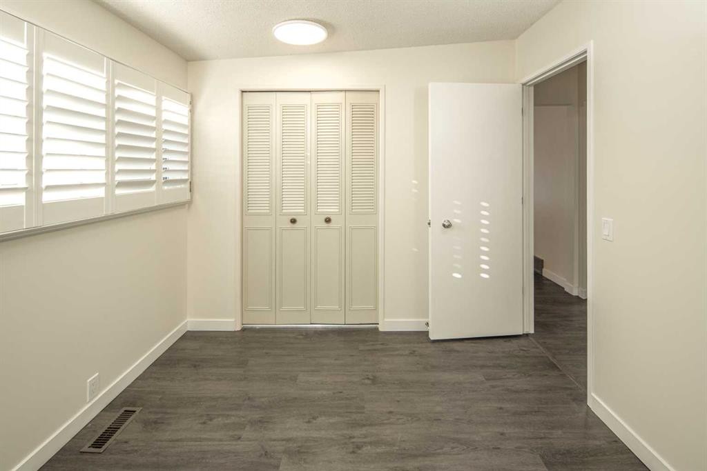 4712 Vegas Road Nw, Calgary, AB - Indoor Photo Showing Other Room