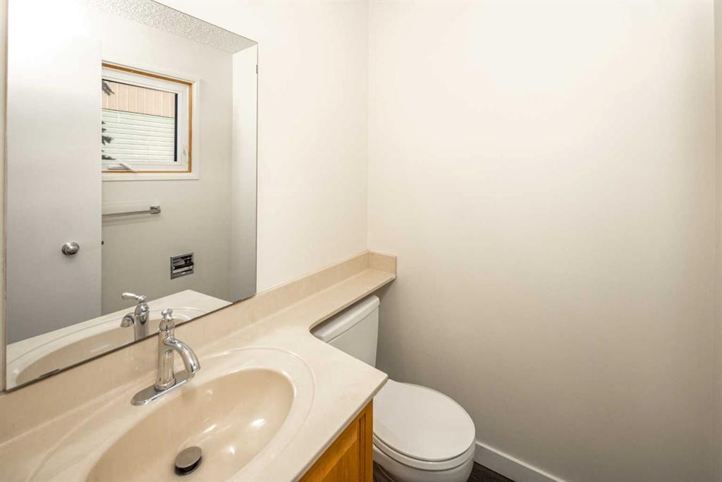4712 Vegas Road Nw, Calgary, AB - Indoor Photo Showing Bathroom