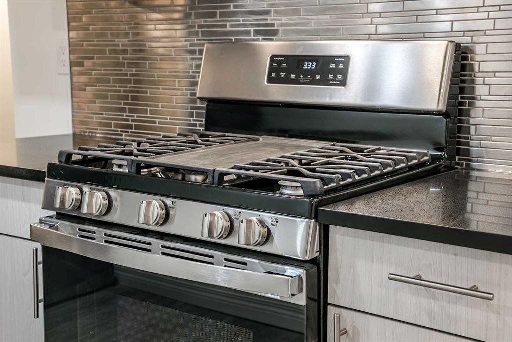 4712 Vegas Road Nw, Calgary, AB - Indoor Photo Showing Kitchen