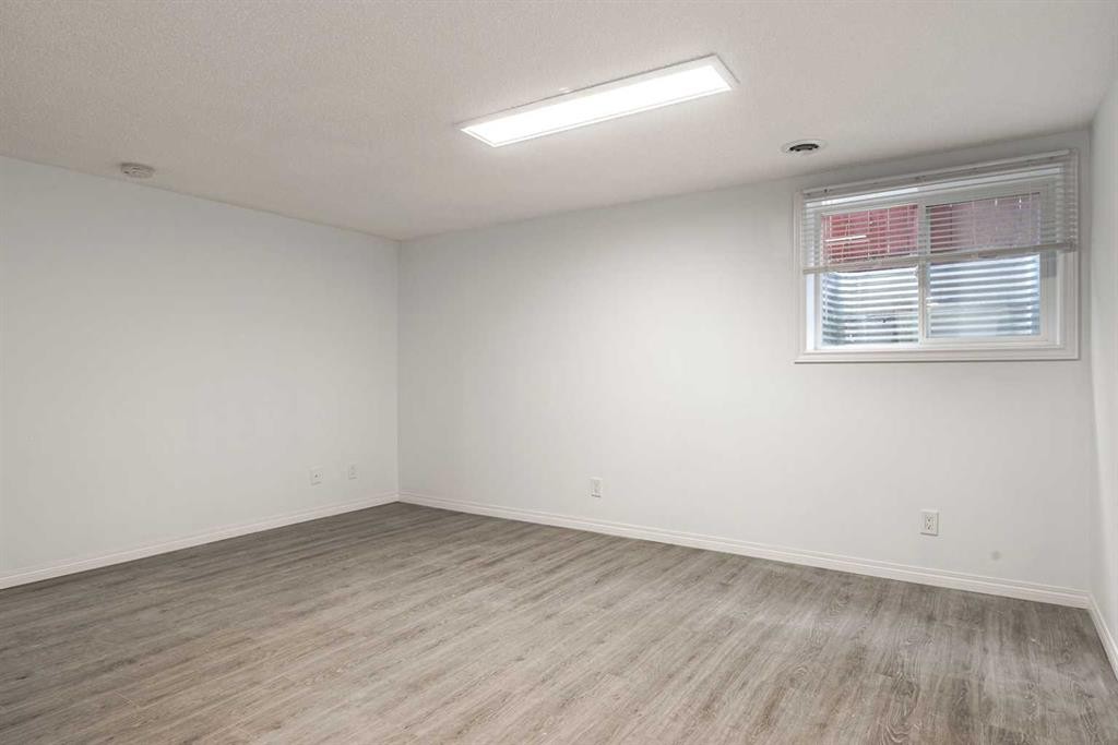 4712 Vegas Road Nw, Calgary, AB - Indoor Photo Showing Other Room