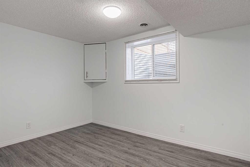 4712 Vegas Road Nw, Calgary, AB - Indoor Photo Showing Other Room