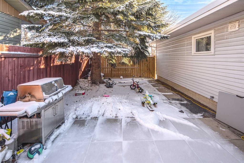 4712 Vegas Road Nw, Calgary, AB - Outdoor