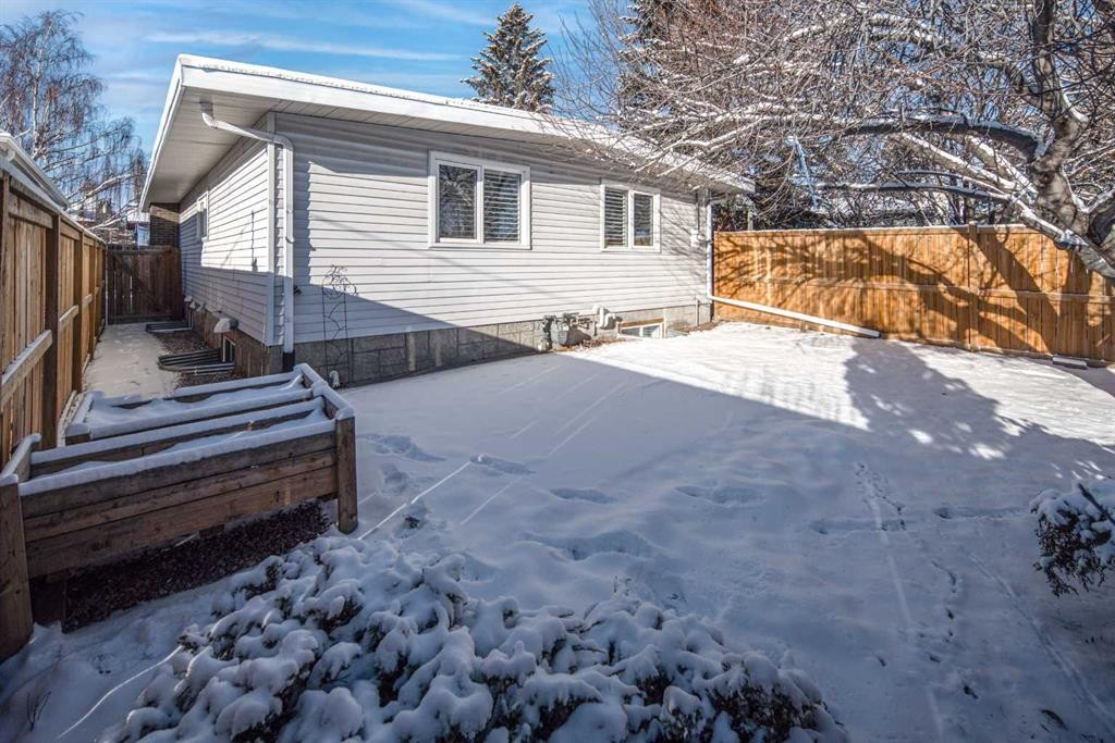 4712 Vegas Road Nw, Calgary, AB - Outdoor