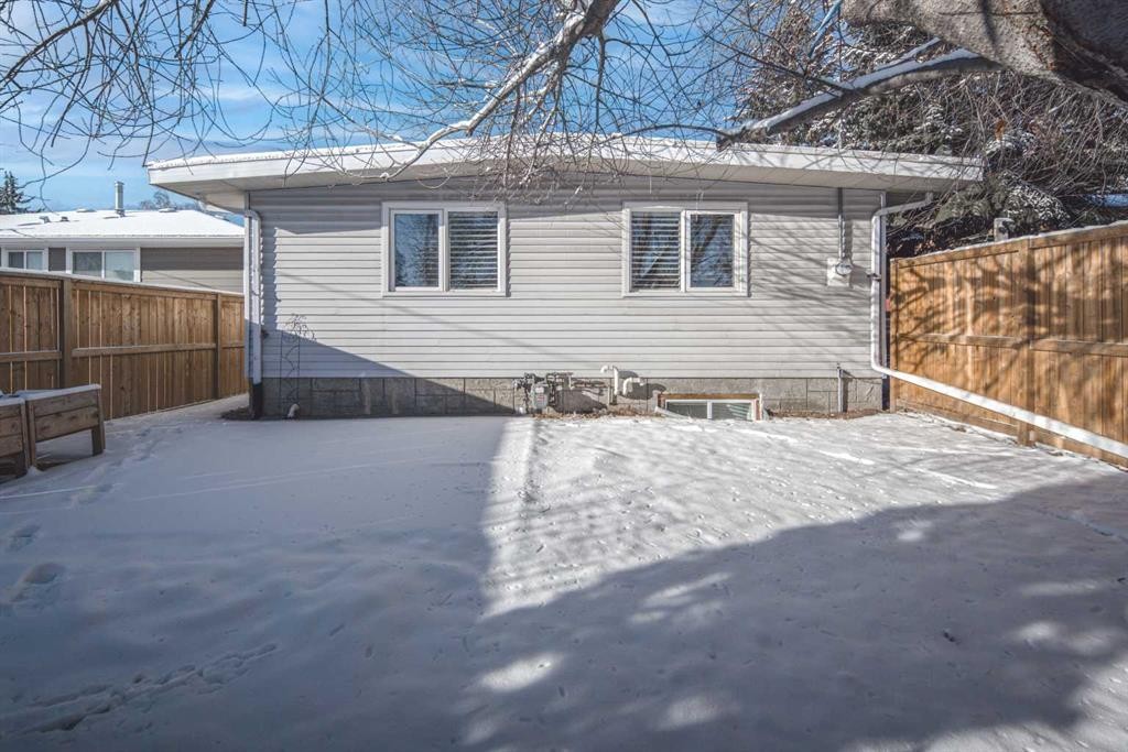 4712 Vegas Road Nw, Calgary, AB - Outdoor