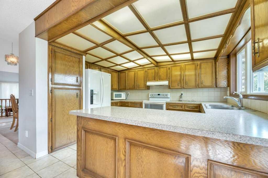 77 Edgewood Rise Nw, Calgary, AB - Indoor Photo Showing Kitchen With Double Sink