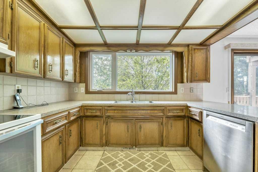 77 Edgewood Rise Nw, Calgary, AB - Indoor Photo Showing Kitchen With Double Sink
