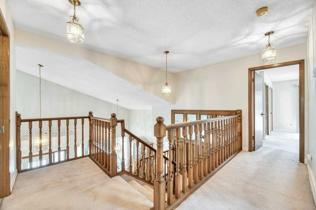 77 Edgewood Rise Nw, Calgary, AB - Indoor Photo Showing Other Room