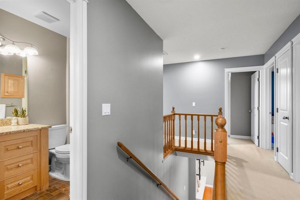 16 Woodacres Drive Sw, Calgary, AB - Indoor Photo Showing Other Room