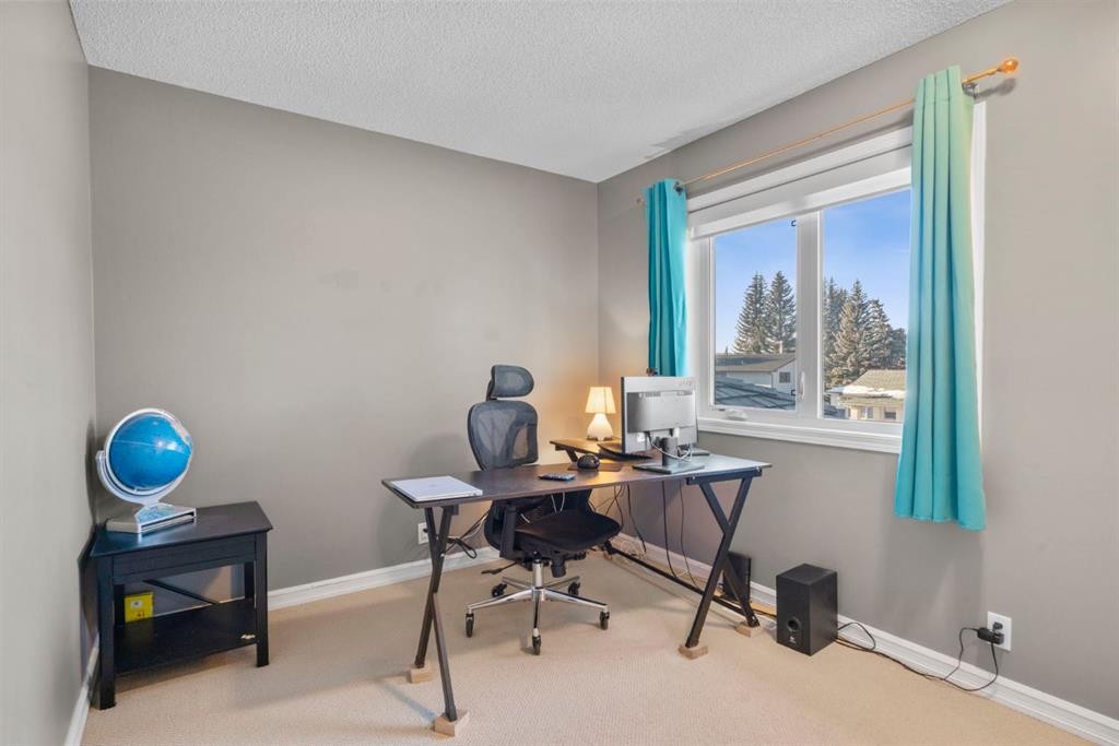 16 Woodacres Drive Sw, Calgary, AB - Indoor Photo Showing Office