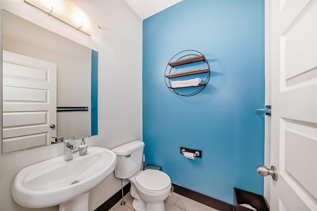 16 Skyview Shores Gardens Ne, Calgary, AB - Indoor Photo Showing Bathroom