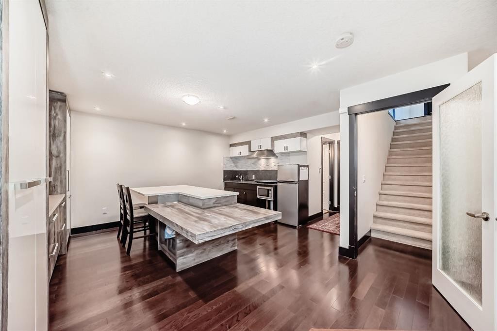 16 Skyview Shores Gardens Ne, Calgary, AB - Indoor Photo Showing Dining Room