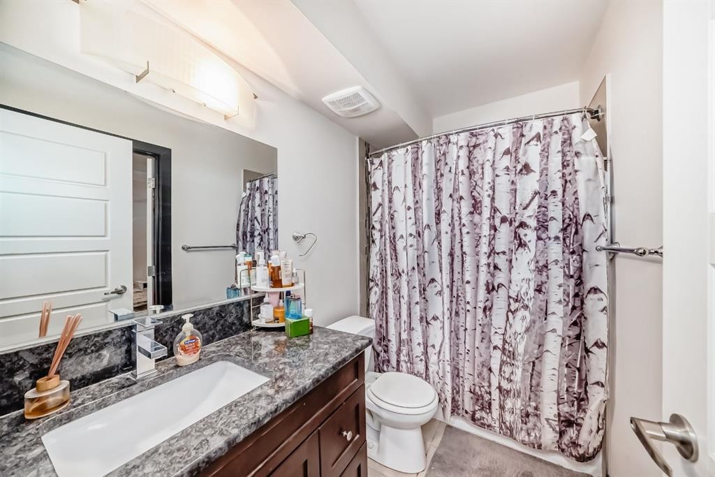 16 Skyview Shores Gardens Ne, Calgary, AB - Indoor Photo Showing Bathroom