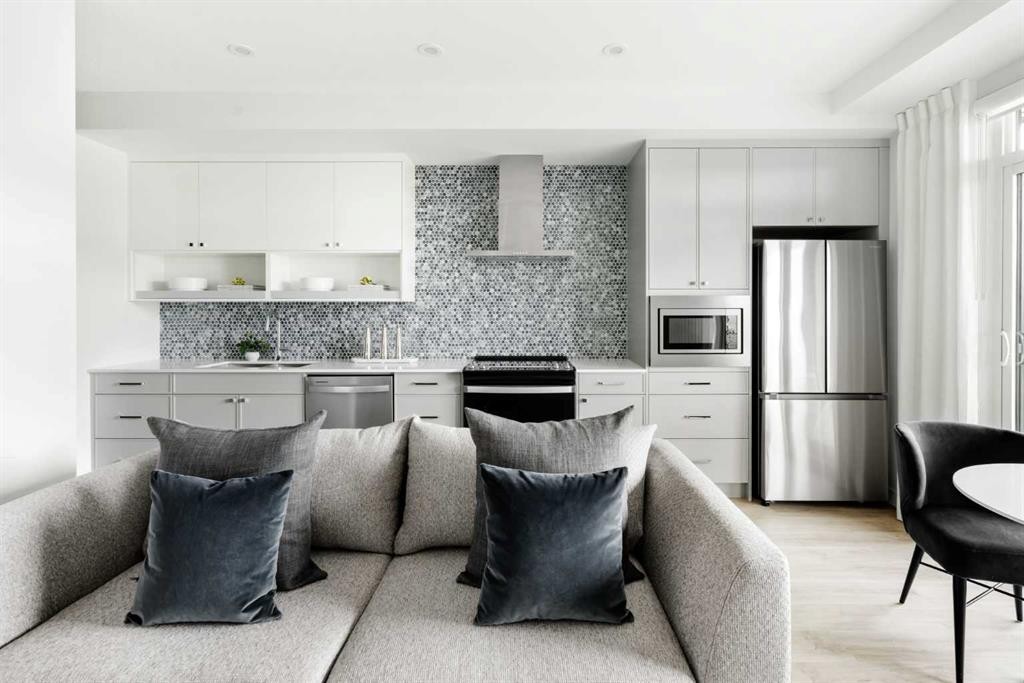 210-60 Water Cove Se, Calgary, AB - Indoor Photo Showing Other Room
