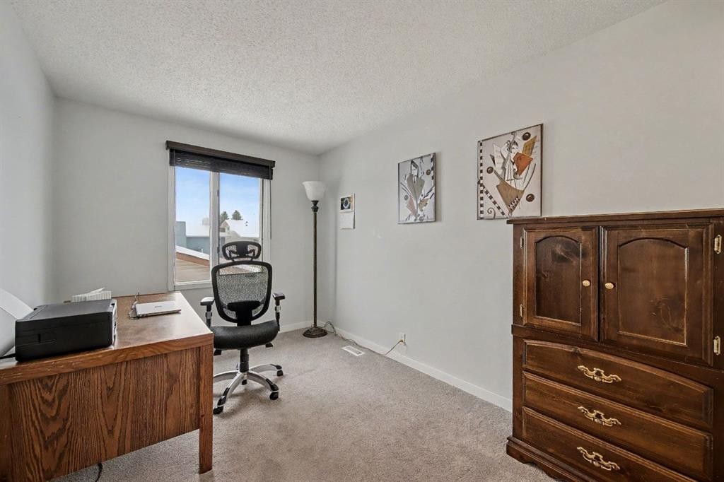 34 Woodglen Crescent Sw, Calgary, AB - Indoor Photo Showing Office