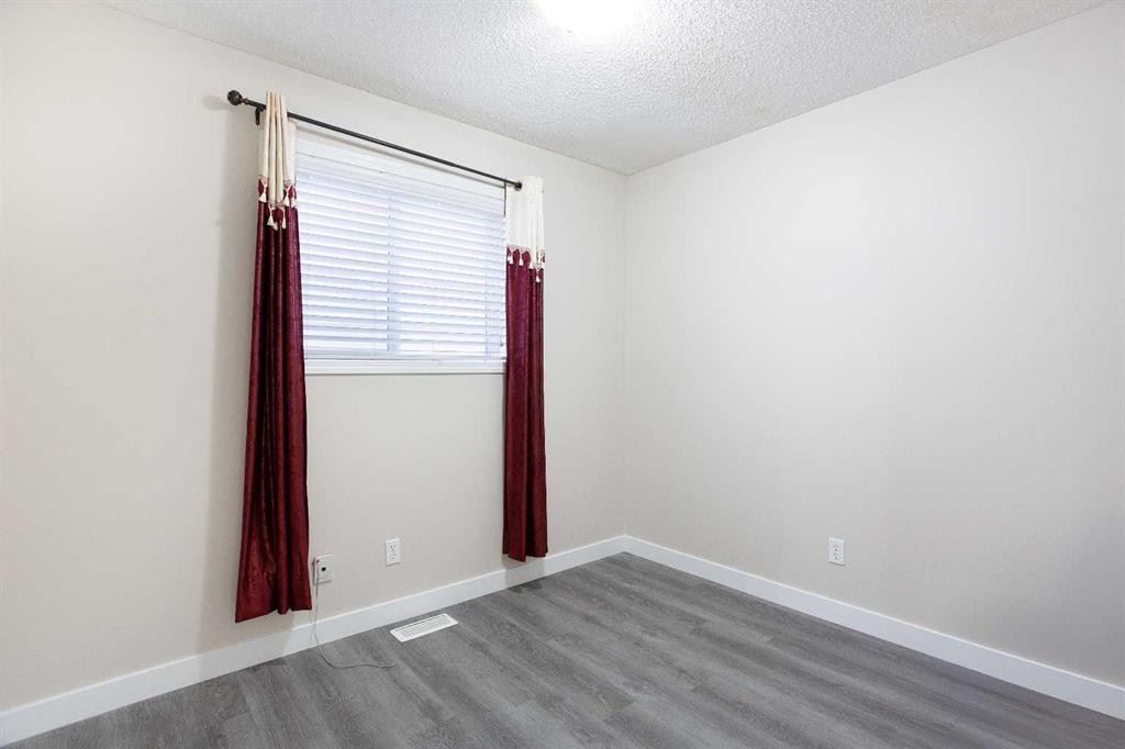 138 Saddlecrest Way Ne, Calgary, AB - Indoor Photo Showing Other Room