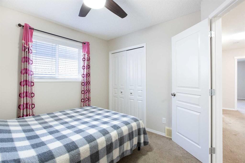 138 Saddlecrest Way Ne, Calgary, AB - Indoor Photo Showing Bedroom