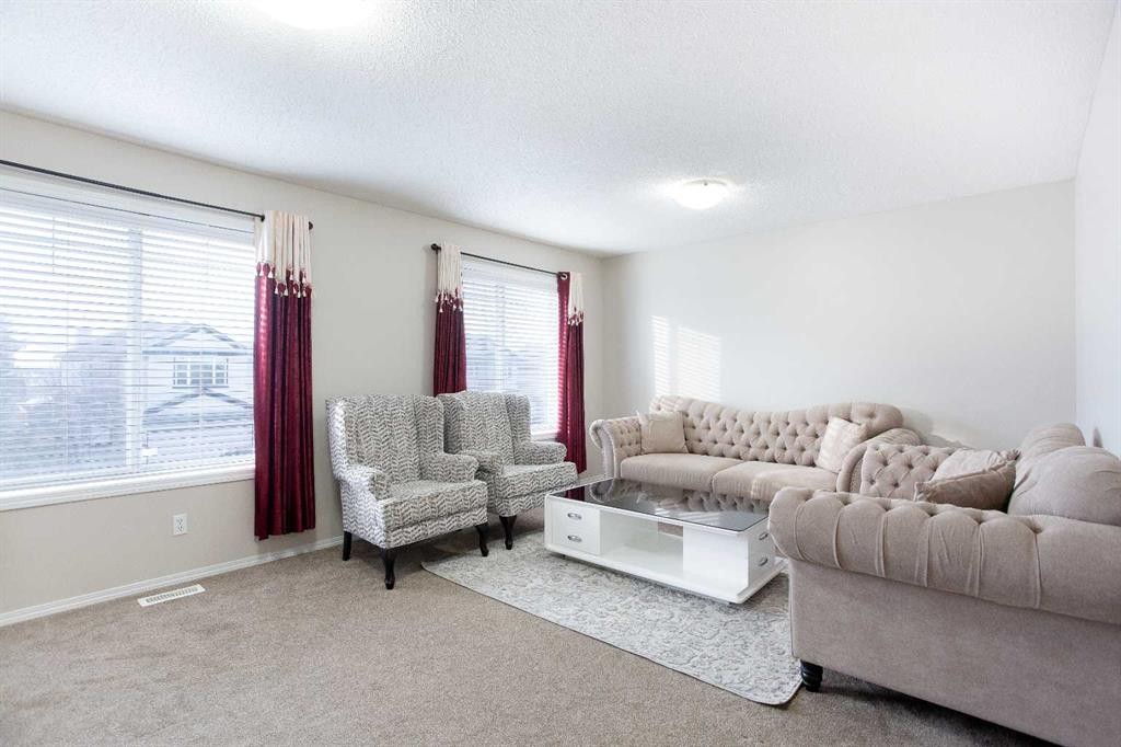 138 Saddlecrest Way Ne, Calgary, AB - Indoor Photo Showing Living Room