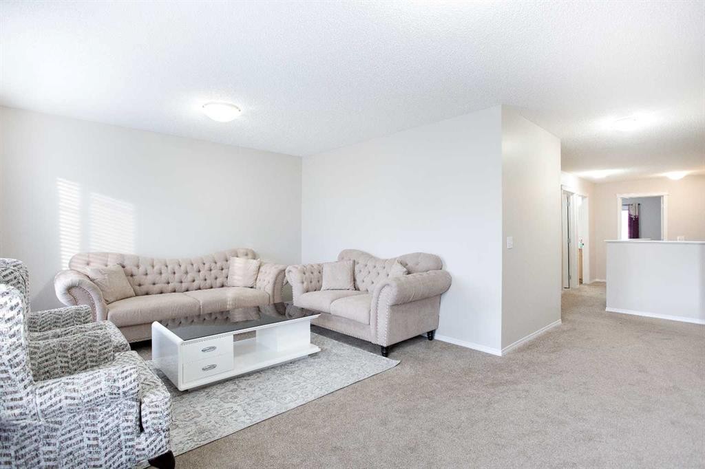 138 Saddlecrest Way Ne, Calgary, AB - Indoor Photo Showing Living Room