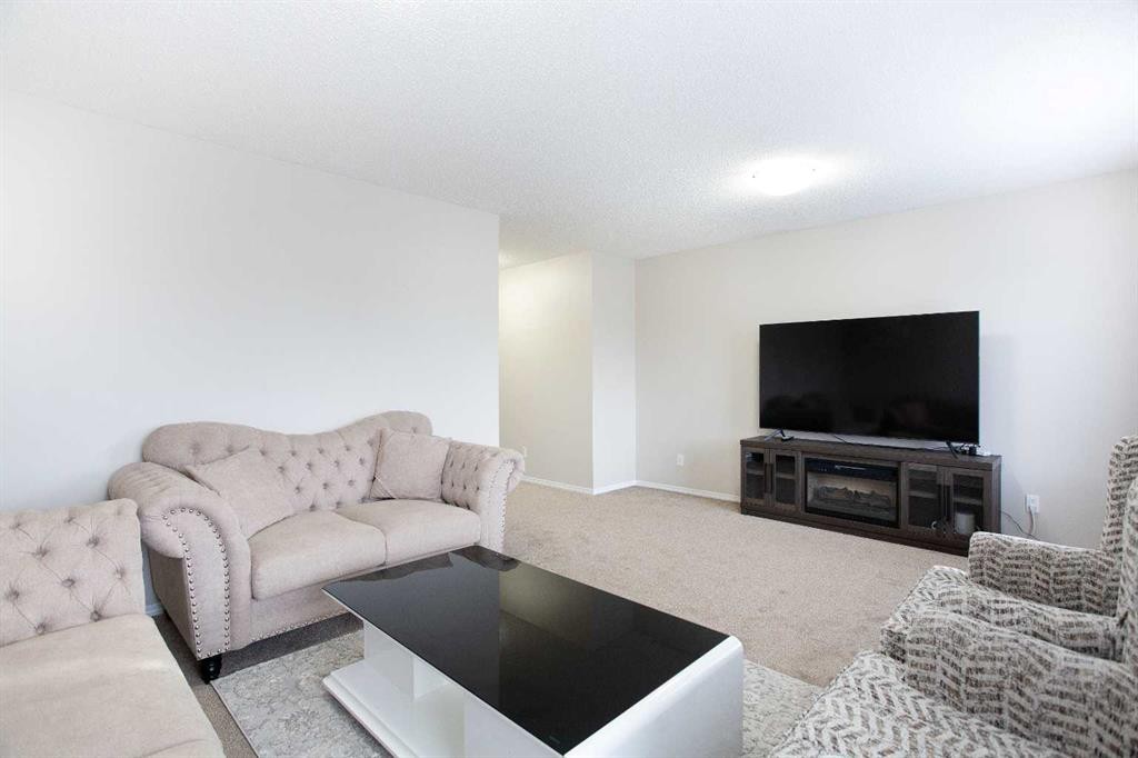 138 Saddlecrest Way Ne, Calgary, AB - Indoor Photo Showing Living Room