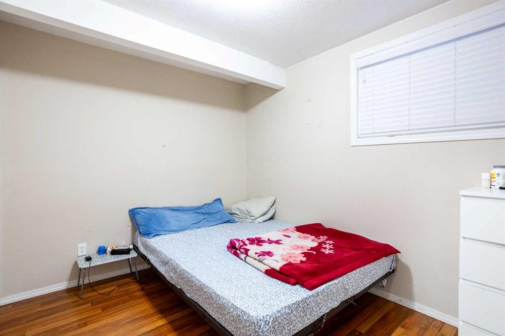 138 Saddlecrest Way Ne, Calgary, AB - Indoor Photo Showing Bedroom