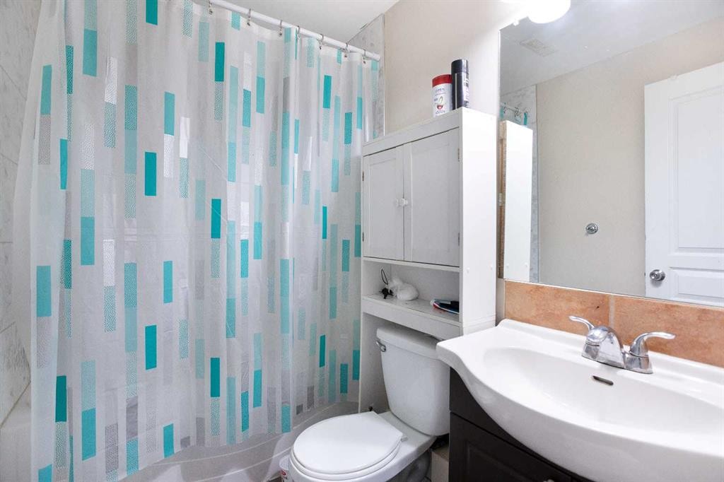 138 Saddlecrest Way Ne, Calgary, AB - Indoor Photo Showing Bathroom
