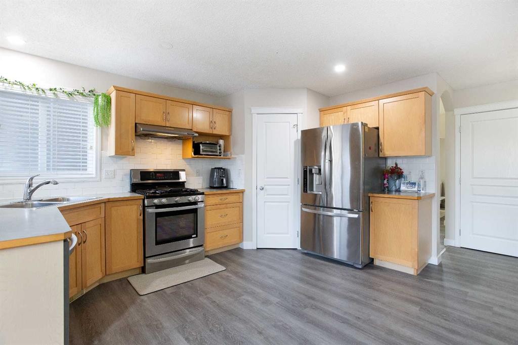 138 Saddlecrest Way Ne, Calgary, AB - Indoor Photo Showing Kitchen
