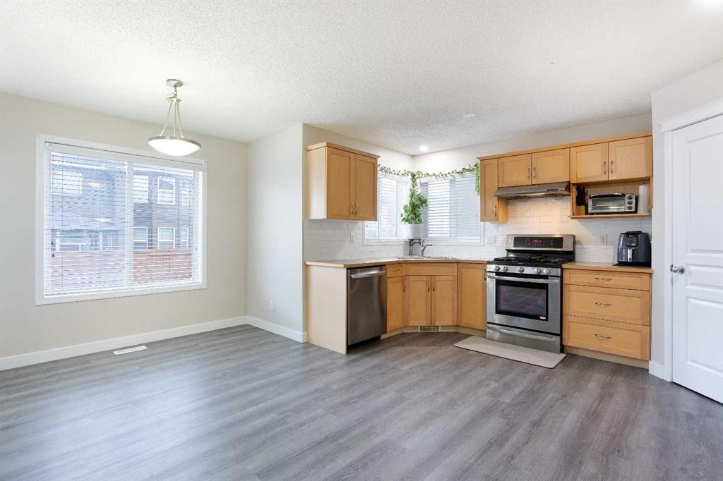 138 Saddlecrest Way Ne, Calgary, AB - Indoor Photo Showing Kitchen