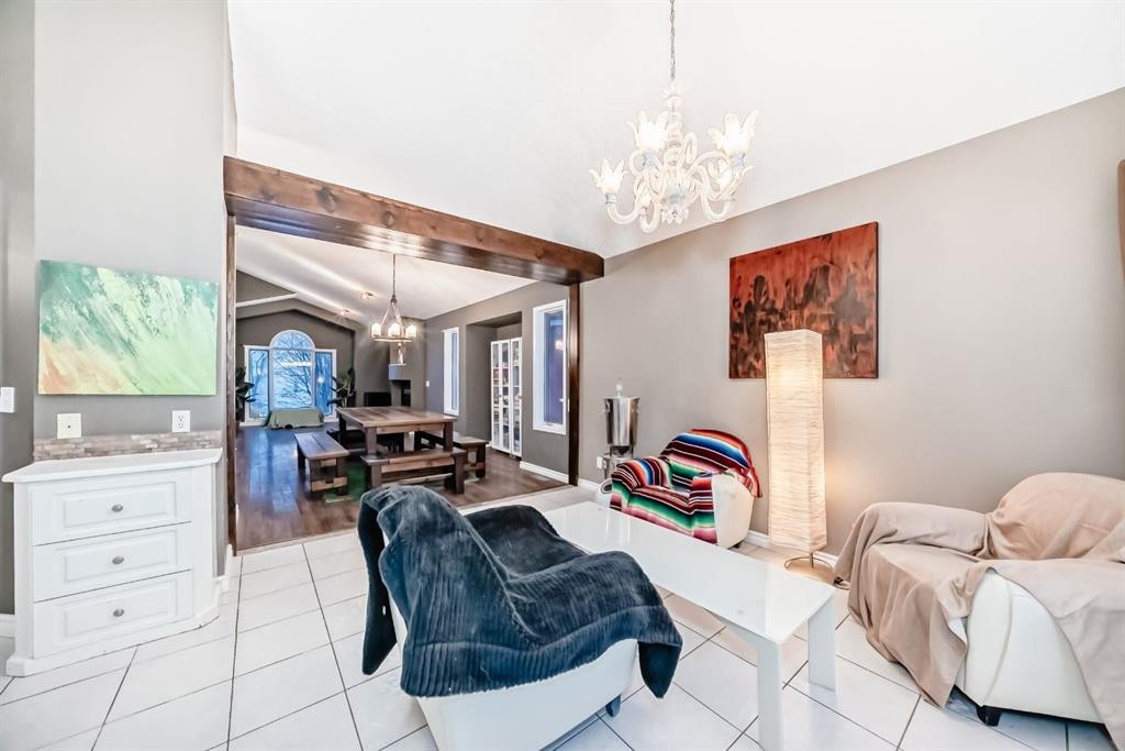 8373 Edgevalley Drive Nw, Calgary, AB