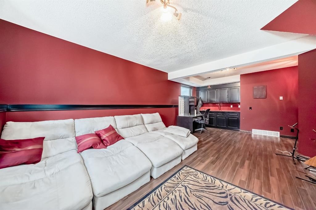 8373 Edgevalley Drive Nw, Calgary, AB