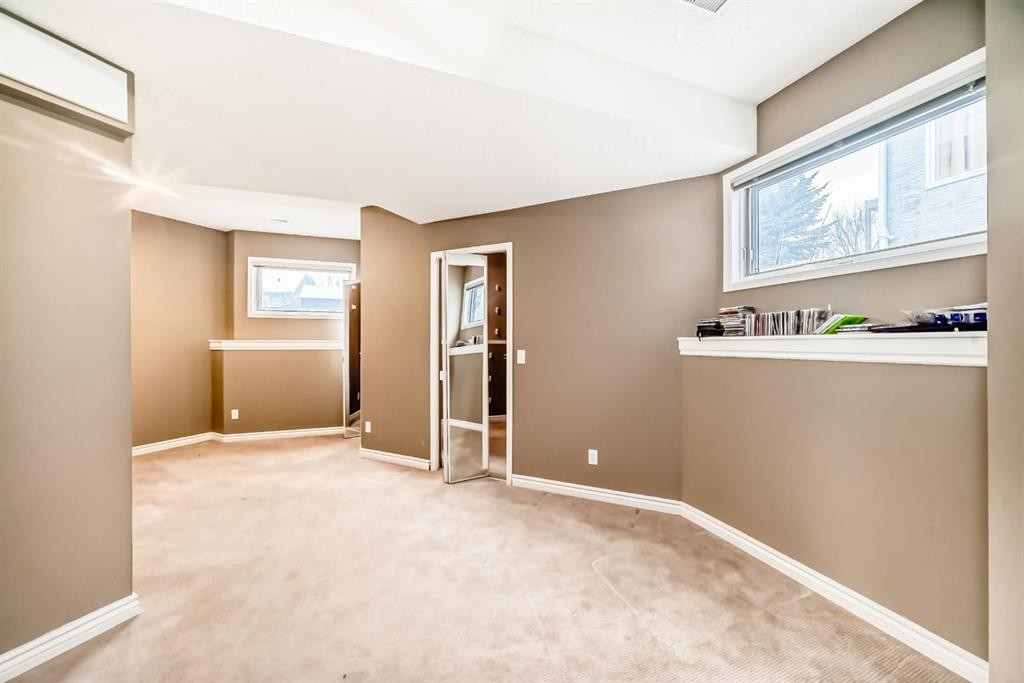 8373 Edgevalley Drive Nw, Calgary, AB