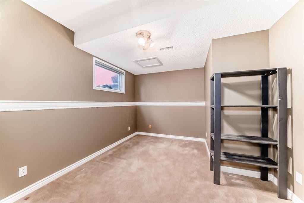 8373 Edgevalley Drive Nw, Calgary, AB