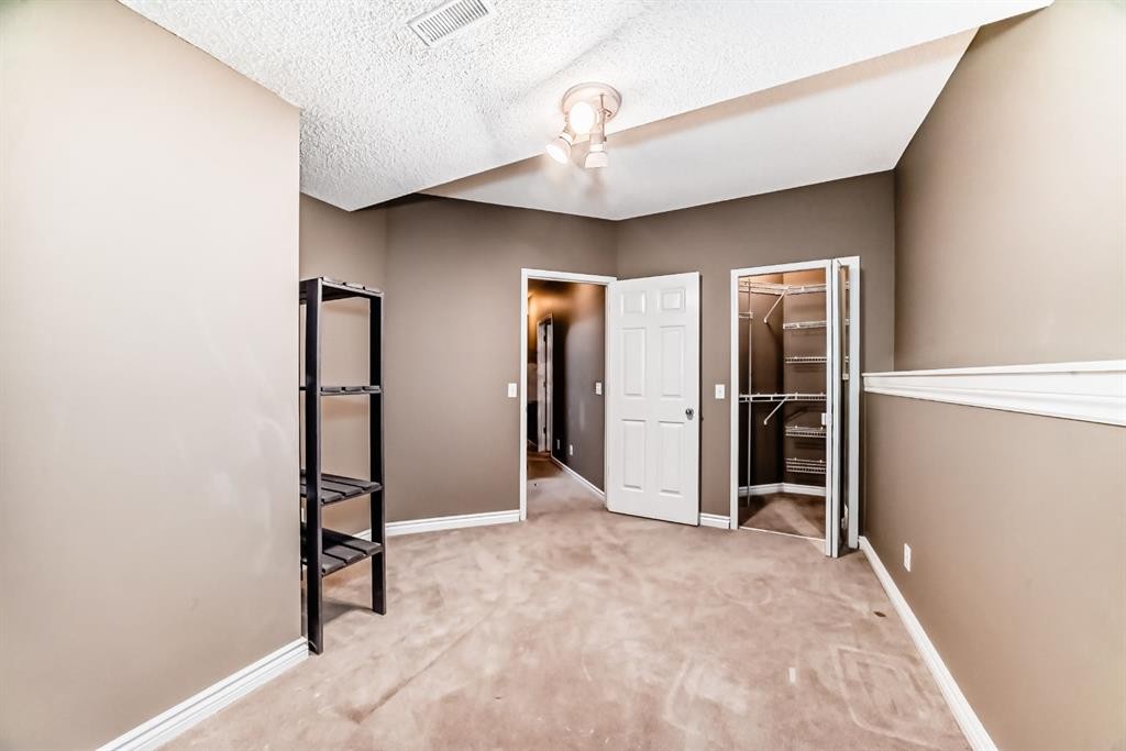 8373 Edgevalley Drive Nw, Calgary, AB