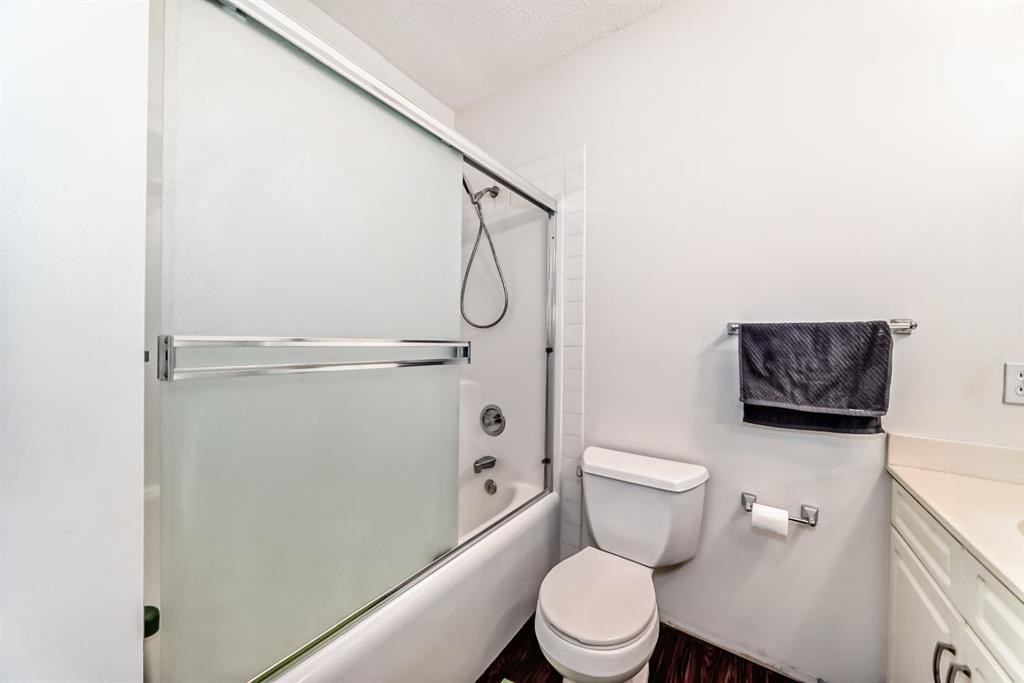 8373 Edgevalley Drive Nw, Calgary, AB