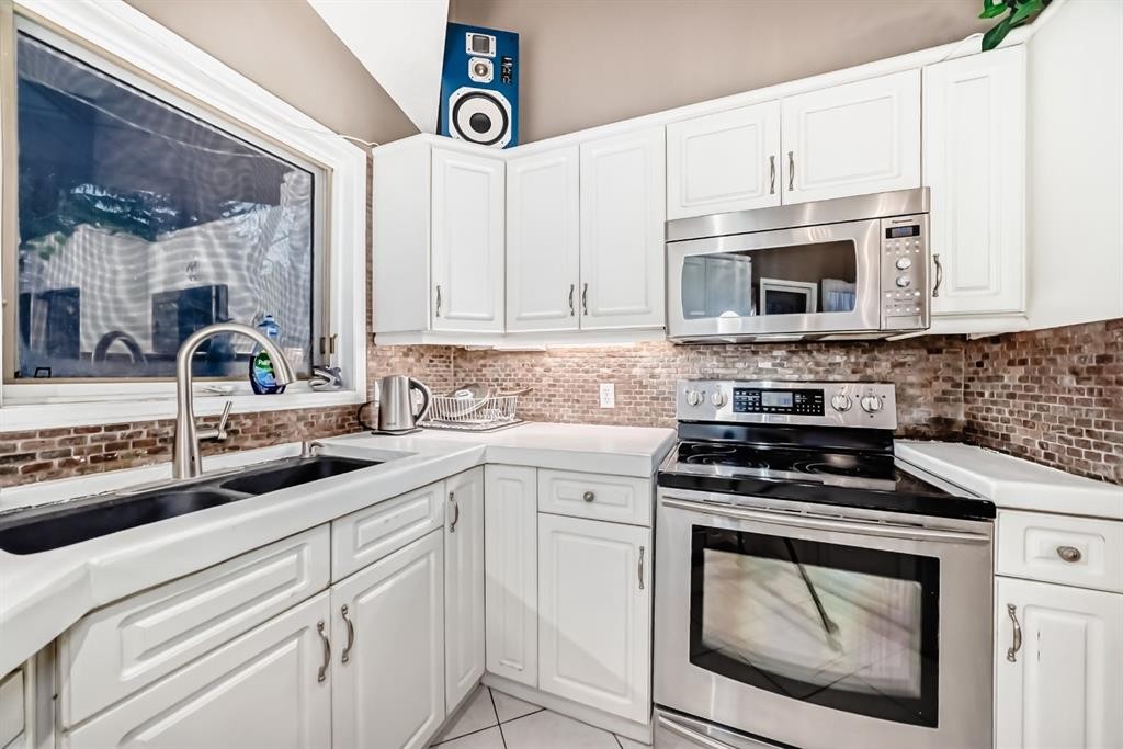 8373 Edgevalley Drive Nw, Calgary, AB